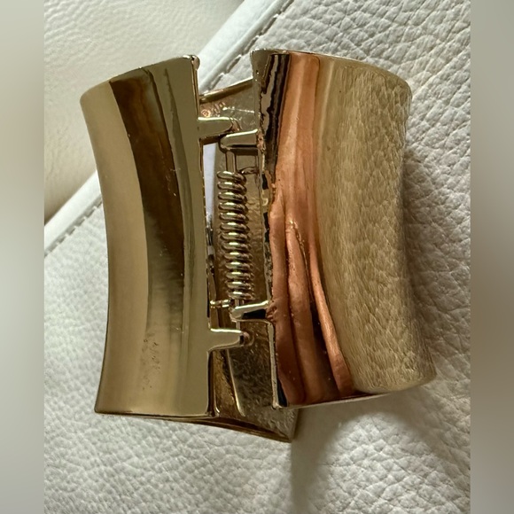 Urban Outfitters Geometric Gold Cuff Clamper Bracelet NWT - Picture 4 of 9